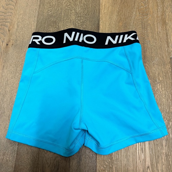 These are blue Nike pros in a size S - Picture 2 of 2